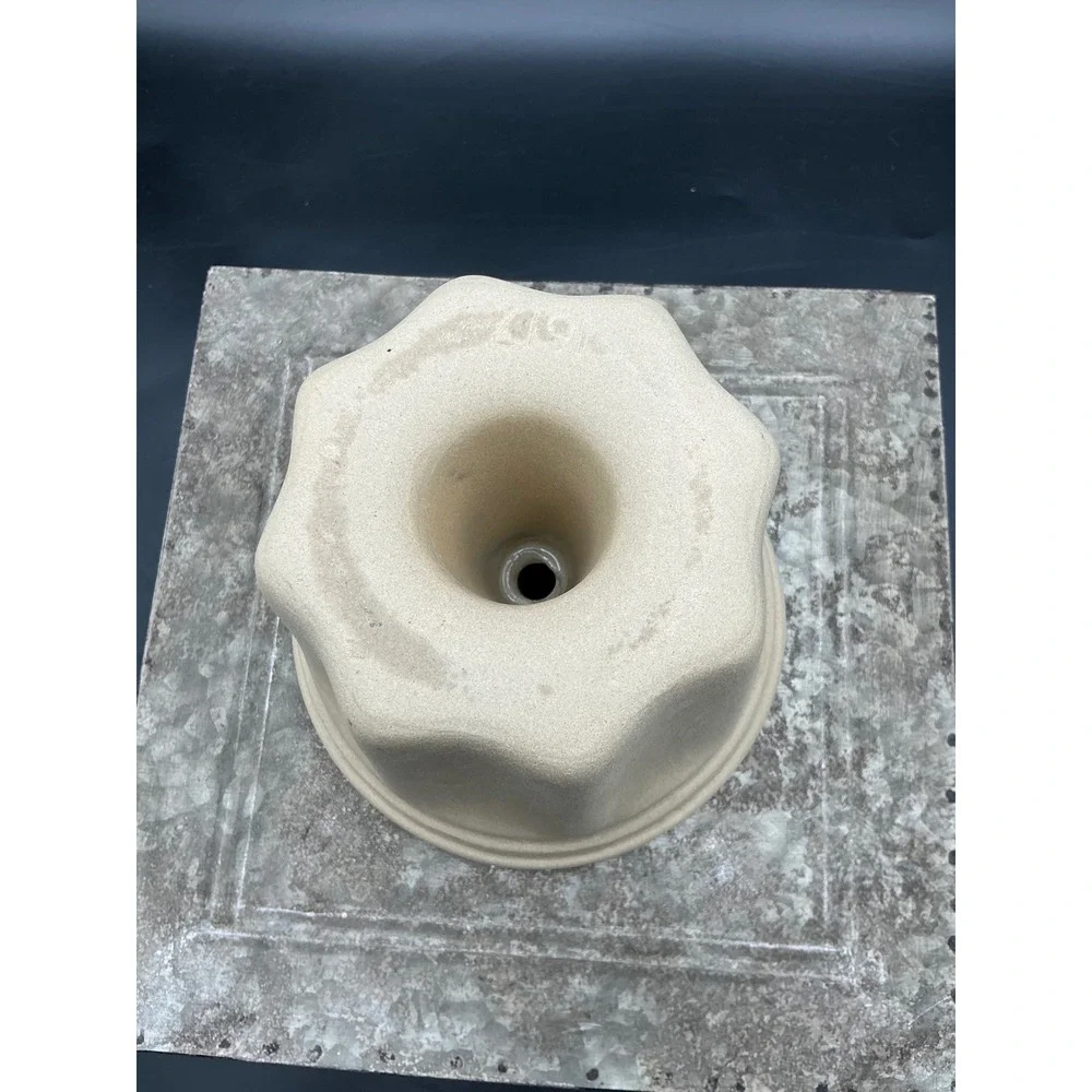 Vintage Fluted Stoneware Bundt Cake Mold Tan Ceramic Baking Pan Farmhouse Decor